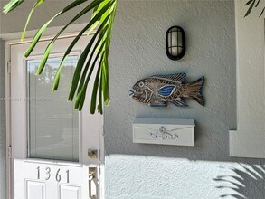 1361 NE 40th Pl in Oakland Park, FL - Building Photo - Building Photo