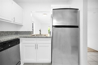 Colonial Village - 7550 Stirling Rd in Hollywood, FL - Building Photo - Building Photo