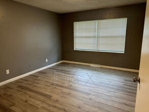 825 S Cherokee St in Girard, KS - Building Photo - Building Photo