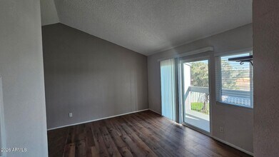 7550 N 12th St in Phoenix, AZ - Foto de edificio - Building Photo