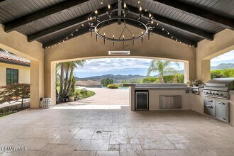 2076 Hillsbury Rd in Westlake Village, CA - Building Photo - Building Photo