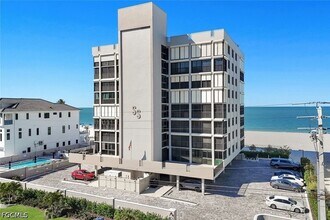 26140 Hickory Blvd, Unit 103 in Bonita Springs, FL - Foto de edificio - Building Photo