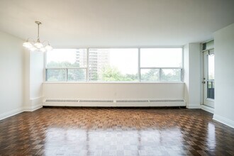 185 Shaughnessy Blvd in Toronto, ON - Building Photo - Building Photo