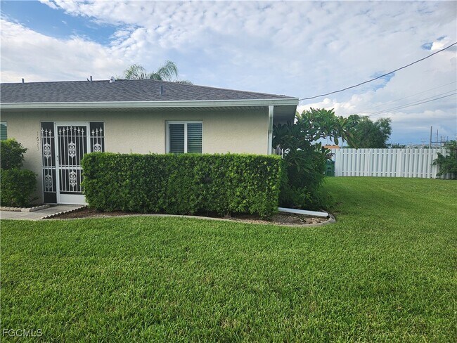 1623 SW Santa Barbara Pl in Cape Coral, FL - Building Photo - Building Photo