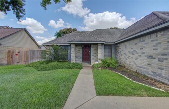 11810 Stone Bridge Dr in Houston, TX - Building Photo - Building Photo