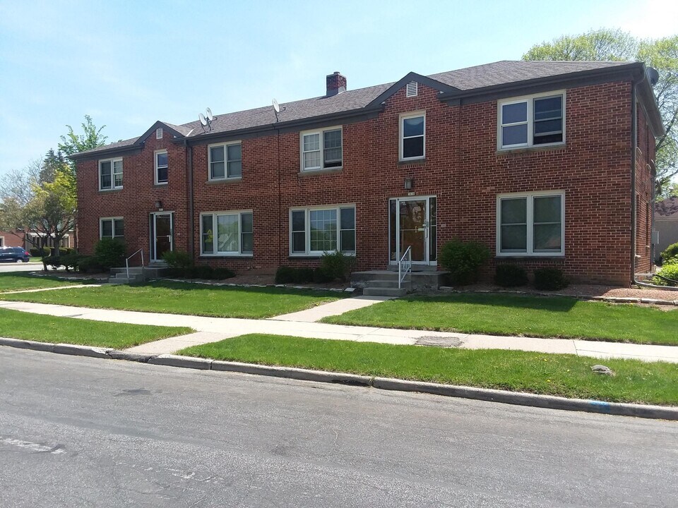 3030 N 70th St in Milwaukee, WI - Building Photo