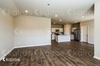 106 Royal Oak St in Youngsville, LA - Foto de edificio - Building Photo