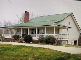 127 Hoss Smith Rd in Tallulah, LA - Building Photo