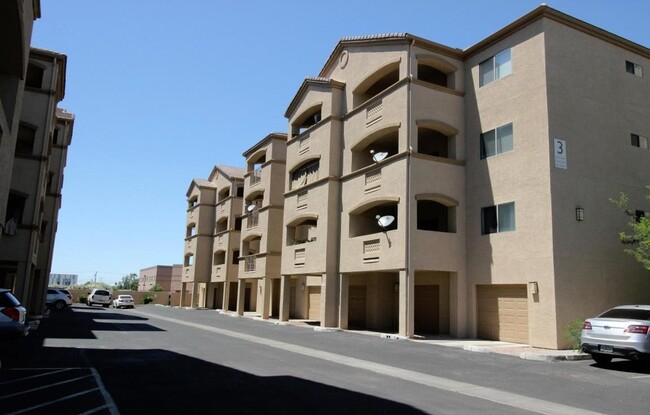 property at 920 E Devonshire Ave