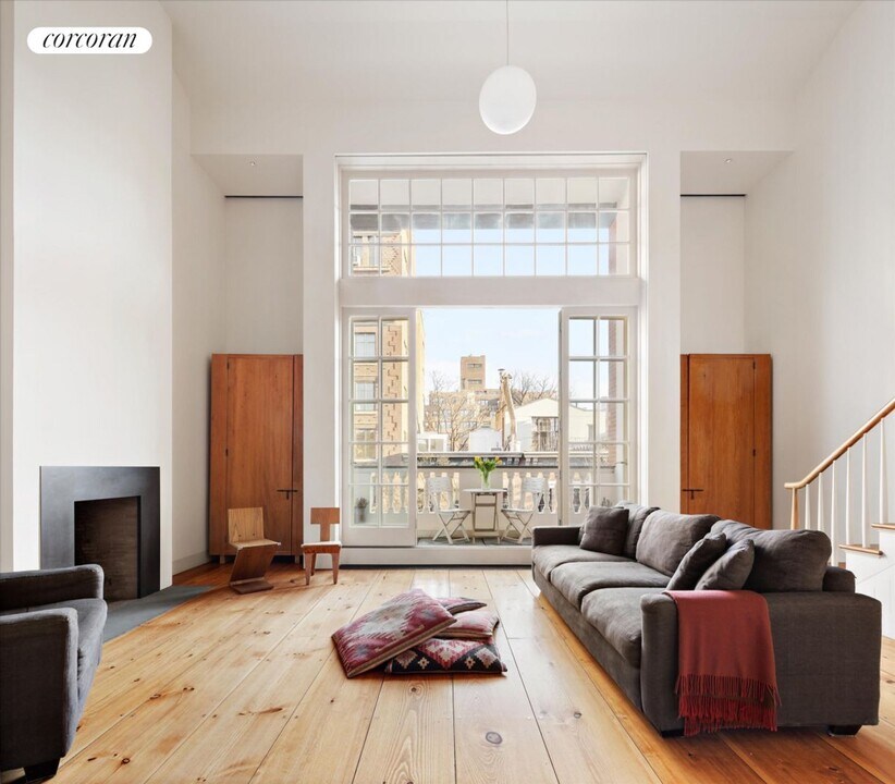 52 W 9th St in New York, NY - Building Photo
