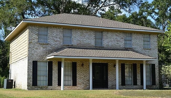 2614 N Woodloch St in Conroe, TX - Building Photo - Building Photo