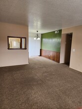 11307 N May Ave, Unit D in Oklahoma City, OK - Building Photo - Building Photo