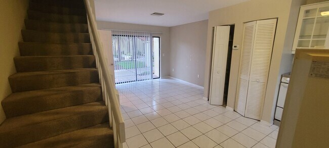 10246 Turkey Lake Rd-Unit -160 in Orlando, FL - Foto de edificio - Building Photo