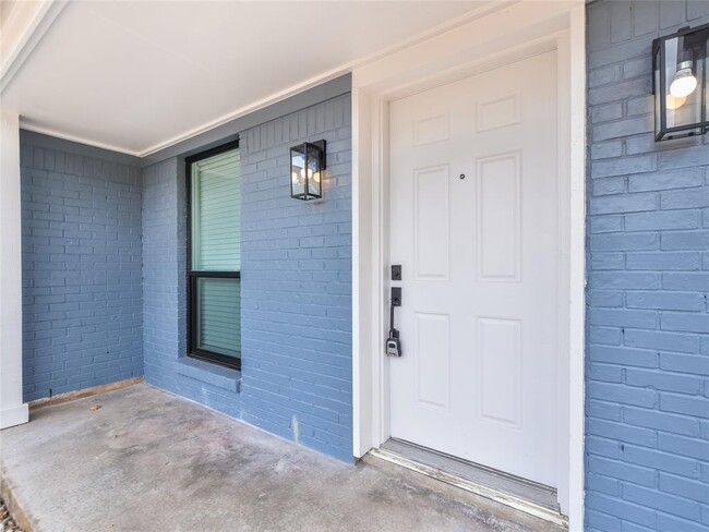 6909 Priscilla Dr in Austin, TX - Foto de edificio - Building Photo
