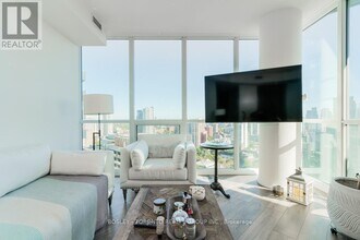 45-3145 Charles St E in Toronto, ON - Building Photo - Building Photo
