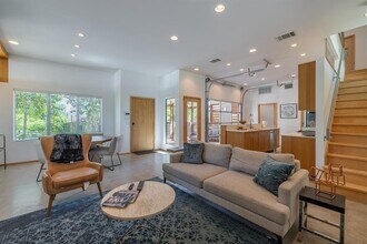 2801 Oak Crest Ave in Austin, TX - Foto de edificio - Building Photo