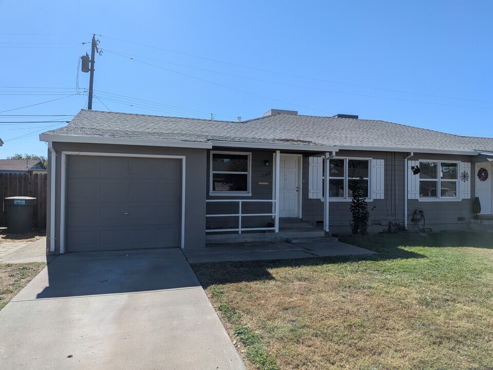 5302 Thurman Way in Sacramento, CA - Building Photo