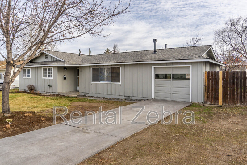 1422 NW 9th St in Redmond, OR - Building Photo