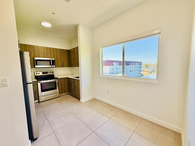 1295 W 69th St in Hialeah, FL - Building Photo - Building Photo