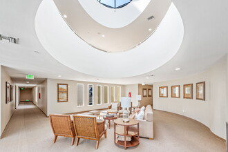 13200 Pacific Promenade, Unit 319 in Los Angeles, CA - Foto de edificio - Building Photo