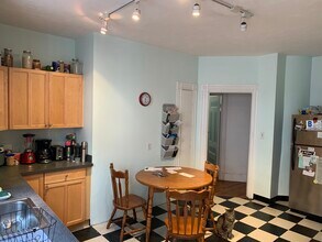 108 Central St, Unit 2 in Somerville, MA - Foto de edificio - Building Photo