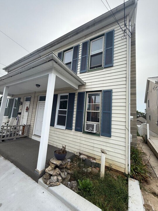 18 E Big Spring Ave in Newville, PA - Building Photo