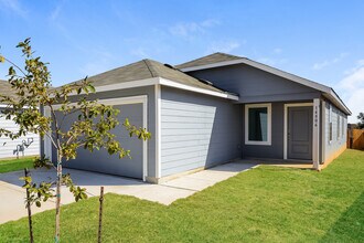 14806 Warwick Shire in San Antonio, TX - Building Photo - Building Photo