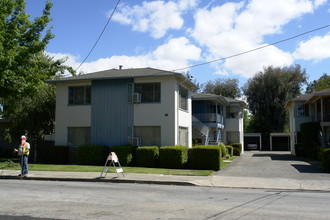 564 University Dr in Menlo Park, CA - Foto de edificio - Building Photo