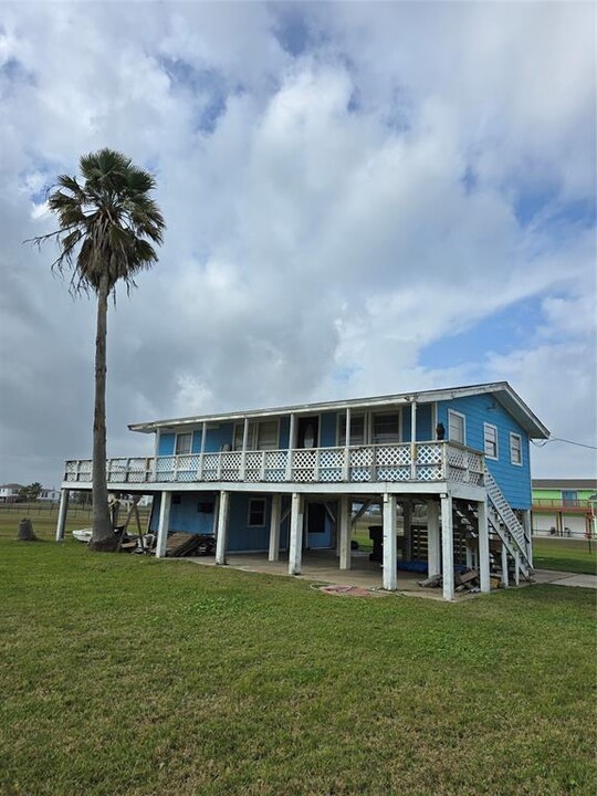 4010 1st St in Galveston, TX - Building Photo