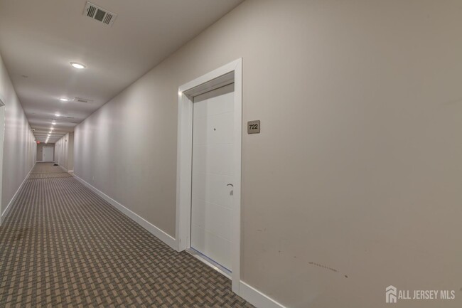 722 Lorhan Dr in Piscataway, NJ - Building Photo - Building Photo