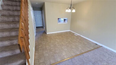 21 Deer Run in Bethel, CT - Building Photo - Building Photo