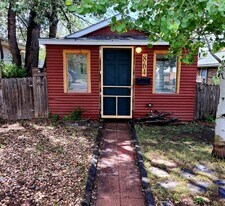 864 N Pine St in Laramie, WY - Building Photo