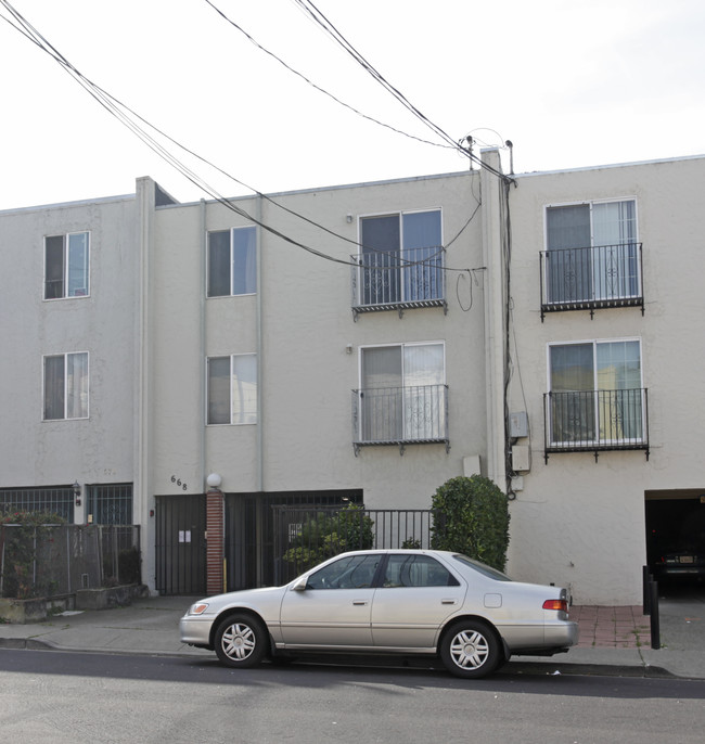 668 Villa St in Daly City, CA - Building Photo - Building Photo