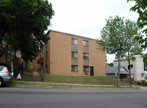 608 44th St NE in Washington, DC - Foto de edificio - Building Photo