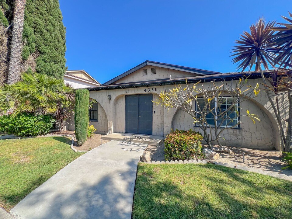 4331 Green Ave, Unit B in Los Alamitos, CA - Building Photo