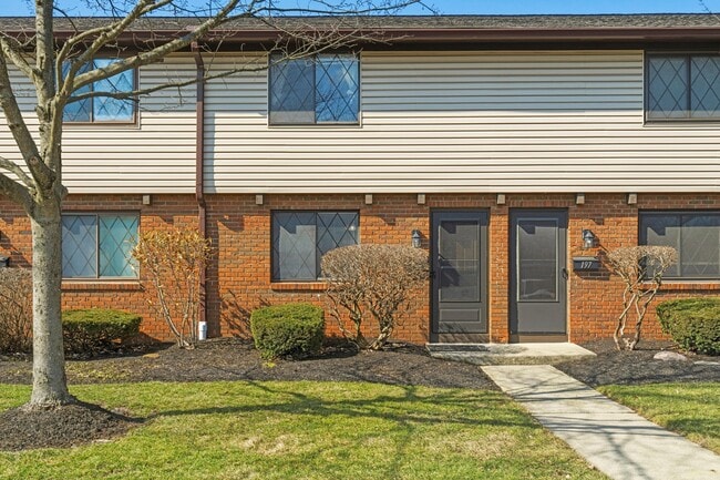 195 Nottingham Ct in Westerville, OH - Building Photo - Building Photo