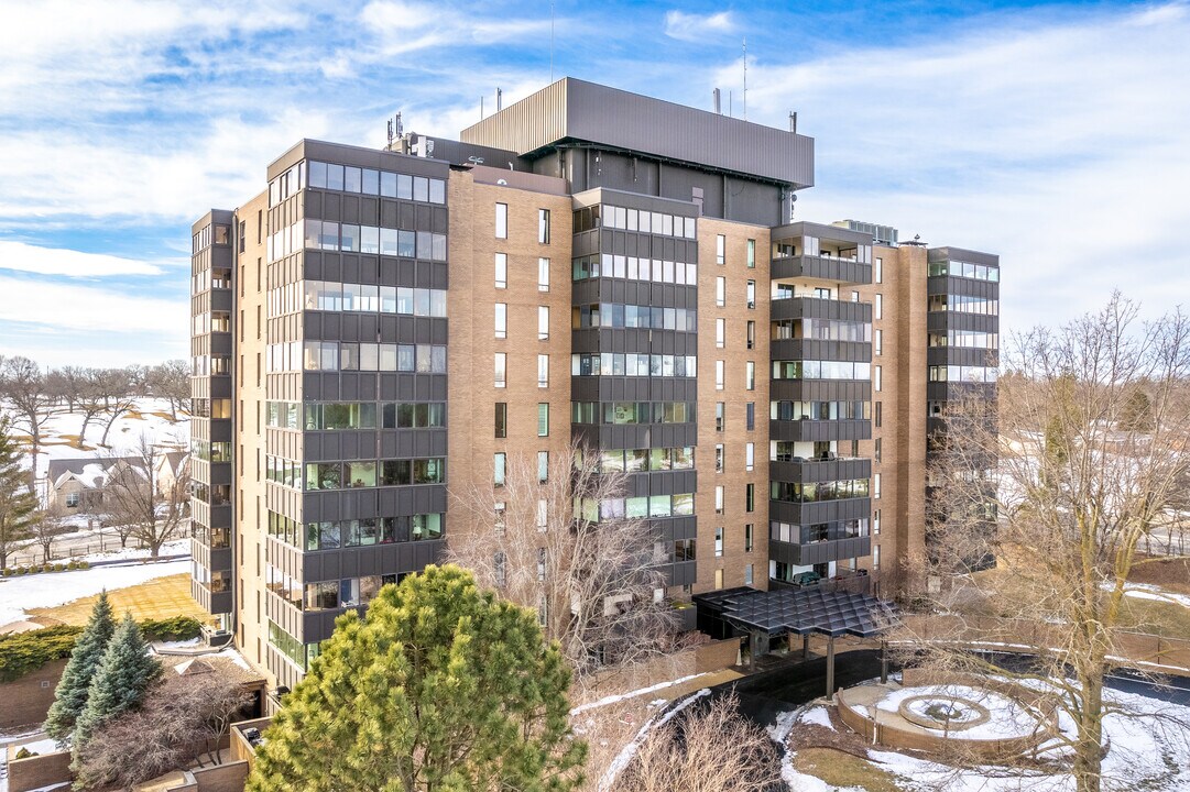 Park Fleur Condominiums in Des Moines, IA - Building Photo