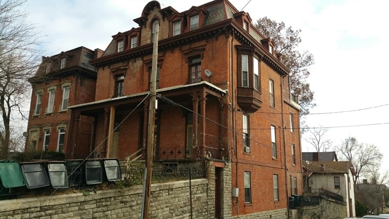 2210 Auburn Ave in Cincinnati, OH - Building Photo