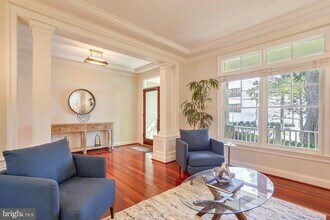 4501 Walsh St in Chevy Chase, MD - Foto de edificio - Building Photo