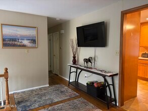 52 Trottingham Rd in Saratoga Springs, NY - Building Photo - Building Photo