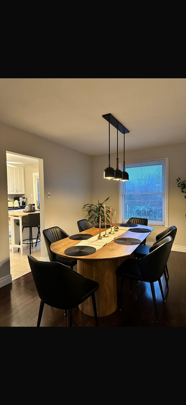 property at 577 Elliott Cres