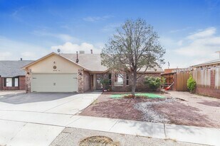 6936 Sweetbriar Ave NW in Albuquerque, NM - Building Photo