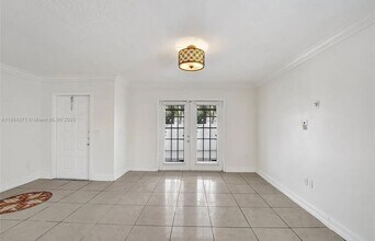 9950 SW 12th St in Pembroke Pines, FL - Building Photo - Building Photo