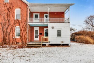 109 N Sixth St in Emmaus, PA - Building Photo