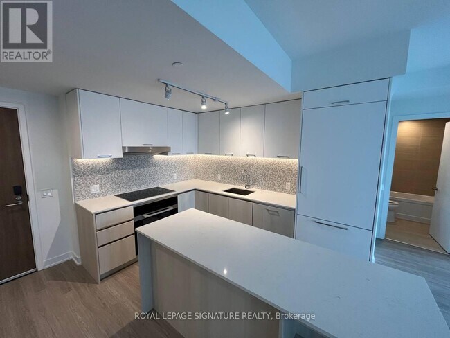 8188 Yonge St in Vaughan, ON - Building Photo - Building Photo