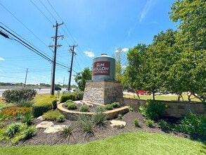 Elm Hollow Apartments in Helotes, TX - Foto de edificio - Building Photo