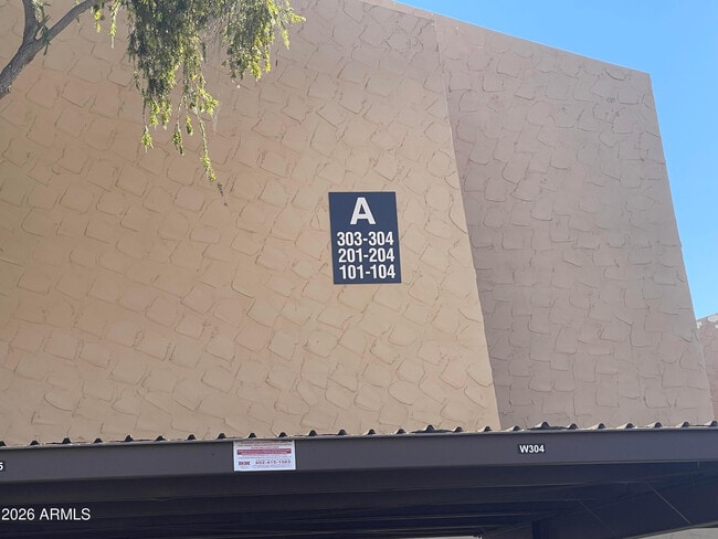 8055 E Thomas Rd in Scottsdale, AZ - Building Photo - Building Photo