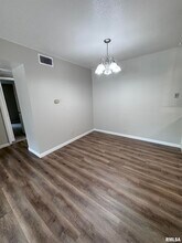 5031 N Lakeside Pl in Peoria Heights, IL - Building Photo - Building Photo