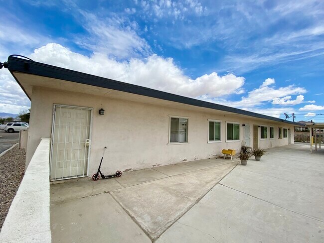 2022 Castleberry Ln in Las Vegas, NV - Building Photo - Building Photo