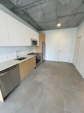 242 NW 32nd St, Unit A1 in Miami, FL - Building Photo - Building Photo